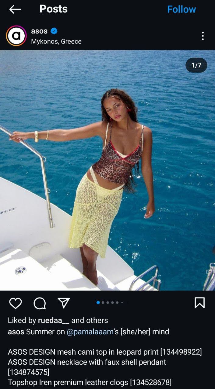Zrzut ekranu posta na Instagramie @asos prezentującego odzież z kodami produktów w opisie.